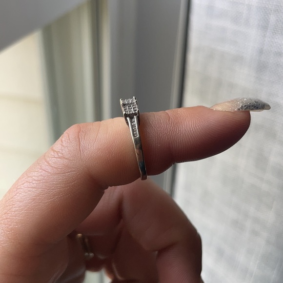 10k WG DIAMOND RING - Picture 4 of 7